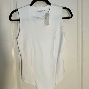 Sleeveless bodysuit with seams